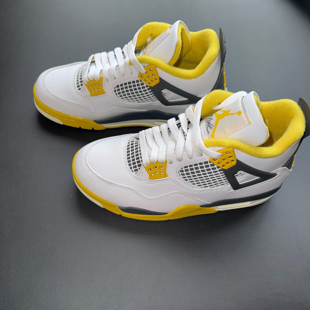 NWOB Jordan 4  Vivid Sulfur Sneakers